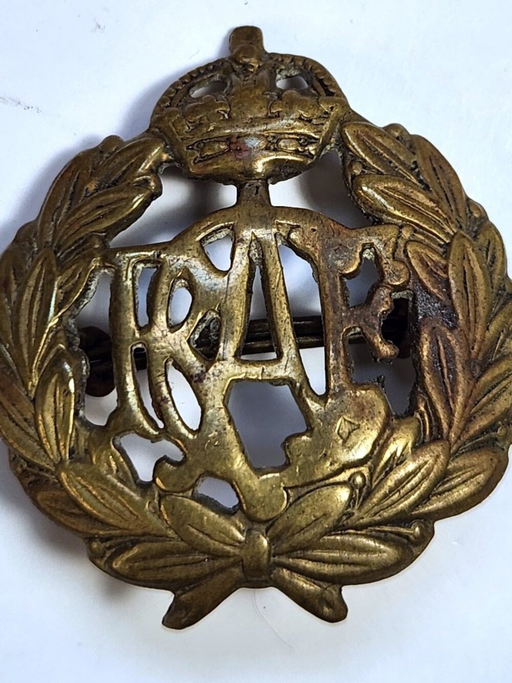 Vintage WW2 RAF Brass Cap Badge Kings Crown Cotter Pin Military Hat Insignia